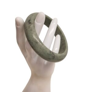 VINTAGE CARVED GENUINE NEPHRITE JADE BANGLE BRACELET